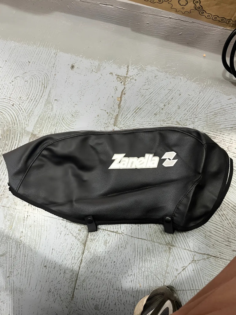 [TANQUEHJ124C] Funda Cubre Tanque de Cuerina Zanella HJ 125